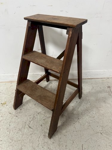 Escalier de bibliotheque a trois marches en hetre patiné XX siècle