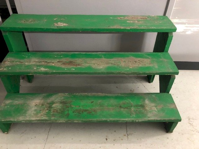 Escalier pour pots de fleurs et plantes
