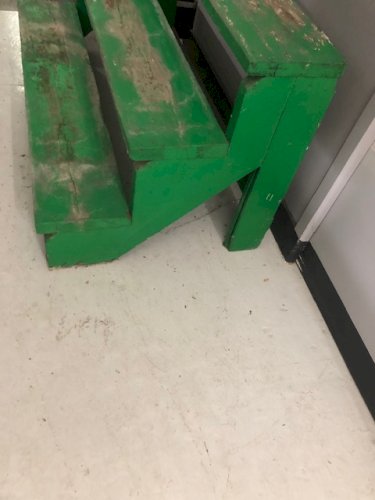 Escalier pour pots de fleurs et plantes