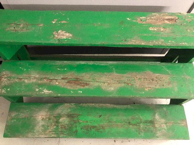 Escalier pour pots de fleurs et plantes