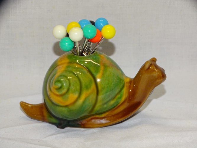 -ESCARGOT CERAMIQUE PORTE PETITES FOURCHETTES BOUTS RONDS PLASTIQUE Coloré
