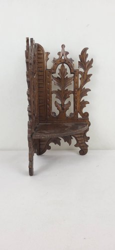Etagère dangle en bois sculpté