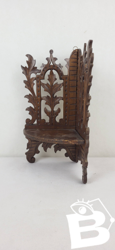Etagère dangle en bois sculpté