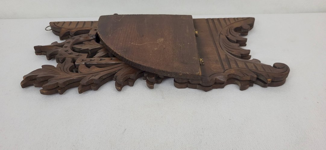 Etagère dangle en bois sculpté