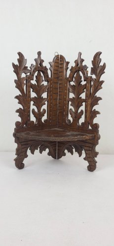 Etagère dangle en bois sculpté