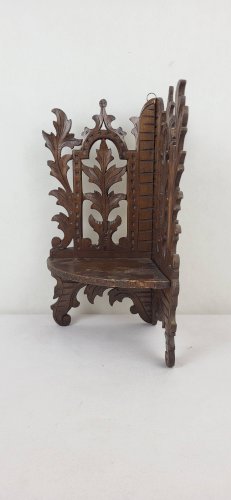 Etagère dangle en bois sculpté