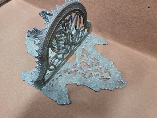 ETAGERE EN BRONZE ANCIENNE ET PLIANTE