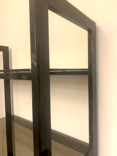 Etagère en métal chromé et verre opaque XX siècle