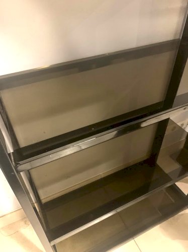 Etagère en métal chromé et verre opaque XX siècle