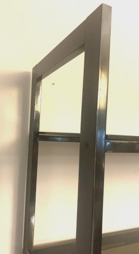 Etagère en métal chromé et verre opaque XX siècle