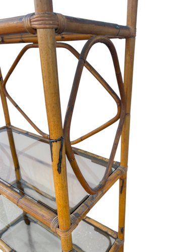 étagère en rotin et verre fumé