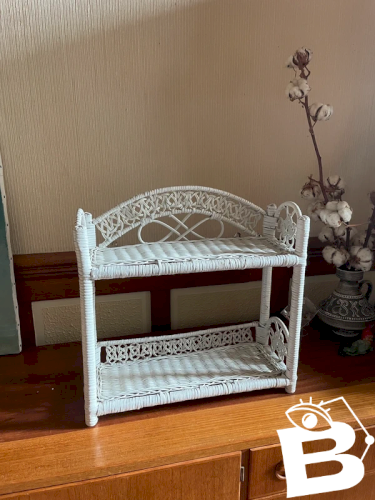 Étagère en rotin vintage