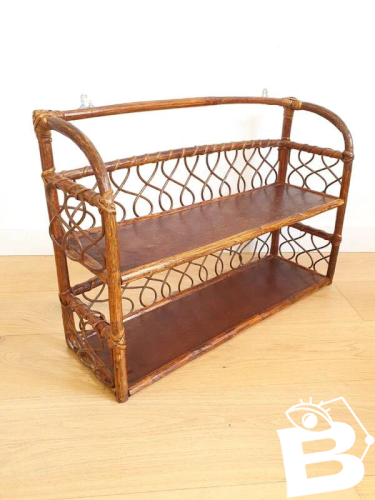 Etagère en rotin vintage