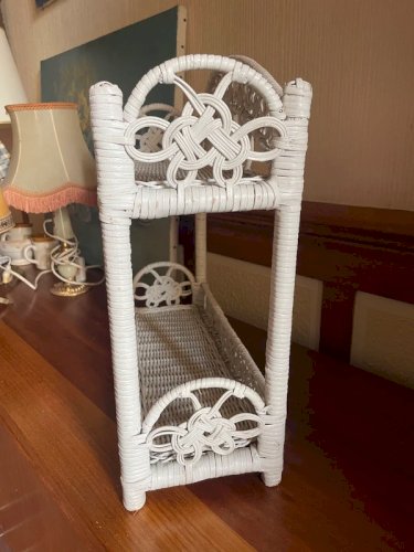 Étagère en rotin vintage