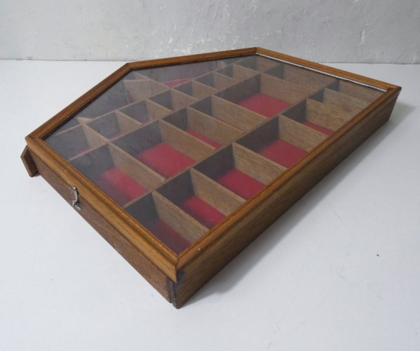 étagère maison à bibelots vitrine vintage