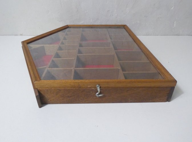 étagère maison à bibelots vitrine vintage