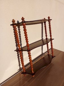 étagère murale ancienne