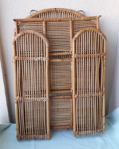 Etagère murale en rotin