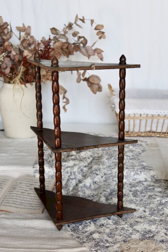 Étagère murale triangulaire vintage en bois tourné
