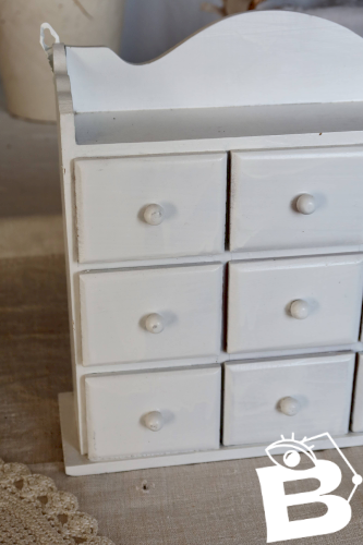 Étagère murale vintage bois blanc (pin) 9 tiroirs