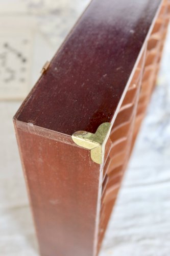 Étagère murale vintage type meuble de métier - Bois et métal doré