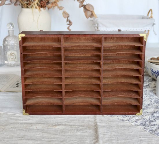 Étagère murale vintage type meuble de métier - Bois et métal doré