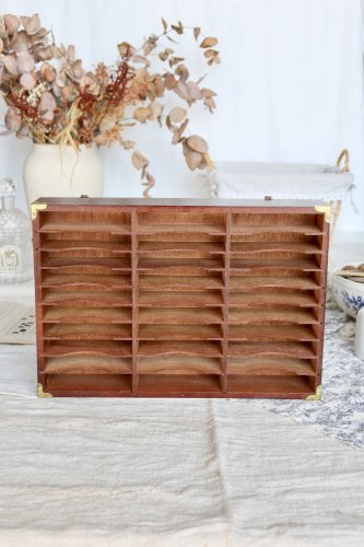 Étagère murale vintage type meuble de métier - Bois et métal doré