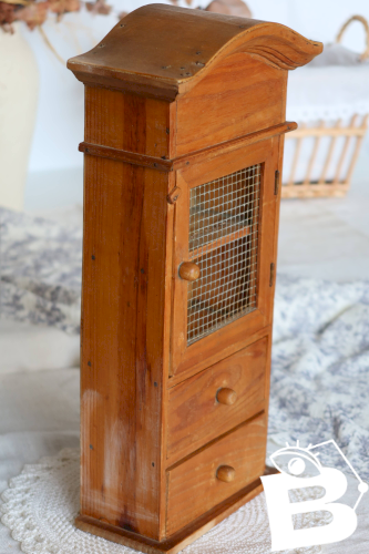 Étagère vintage à poser bois, tiroirs et porte grillagée