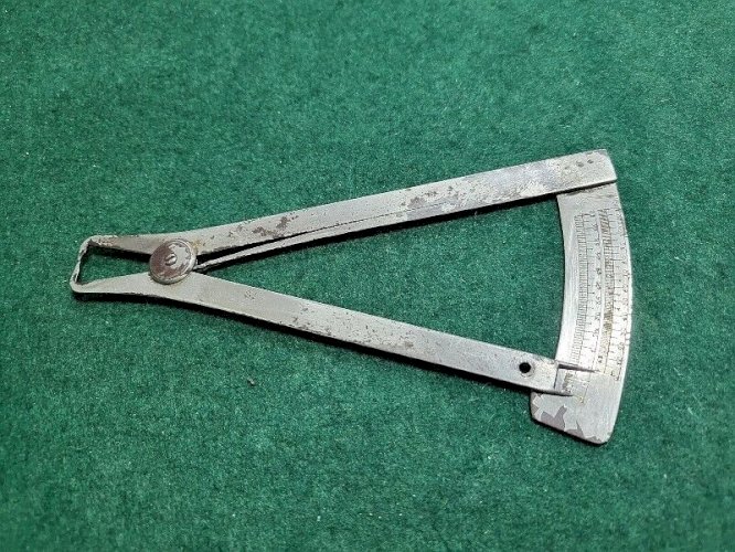 ETRIER OU COMPAS D'HORLOGER ANCIEN EN METAL