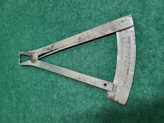 ETRIER OU COMPAS D'HORLOGER ANCIEN EN METAL