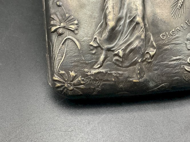 étui à cigarettes  .Art Nouveau signé DROPSY