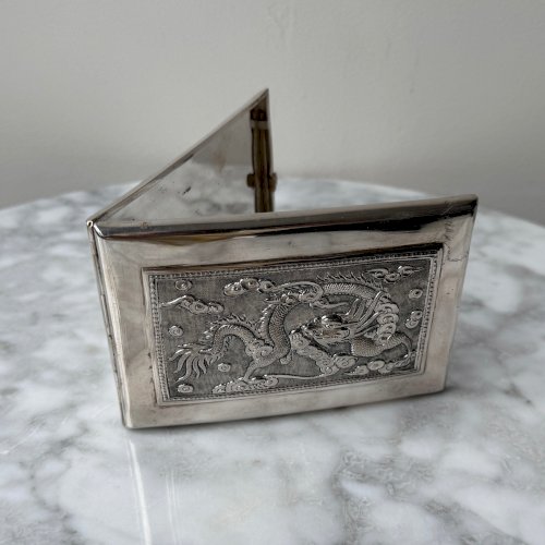 Étui à cigarettes en argent Indochine Asie du Sud-Est décor de dragon M3712