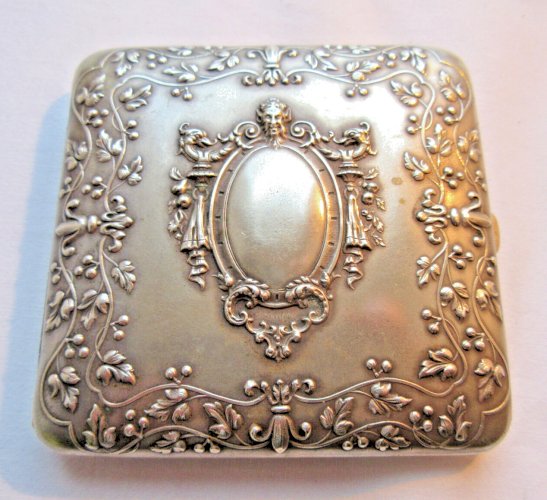 Etui à cigarettes ou à cartes de visite, métal argenté Extra Blanc, Art Nouveau