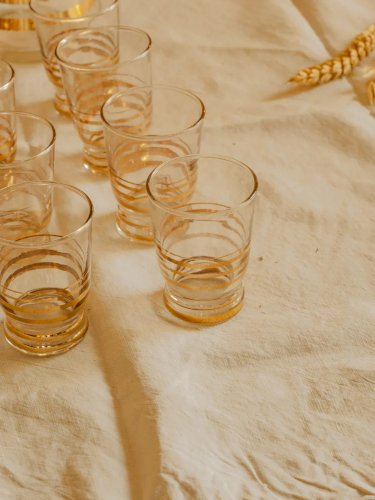 Eugène, le lot d'1 carafe et 8 verres dorés N°206