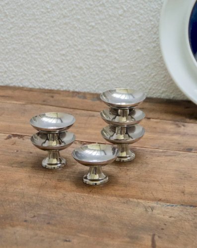 Eugène, le lot de coupelles chromées N°201