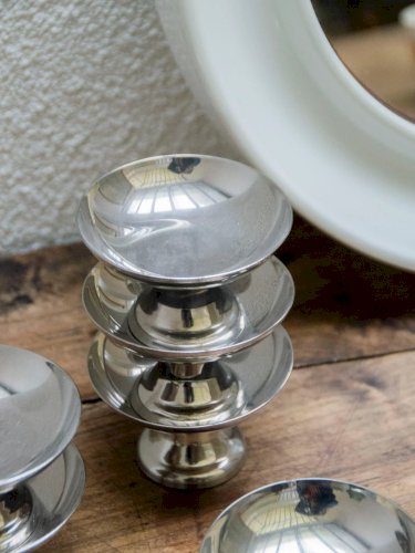 Eugène, le lot de coupelles chromées N°201