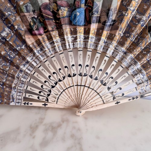 Éventail avec sa boite d'origine XIXe décor au chinois M3754