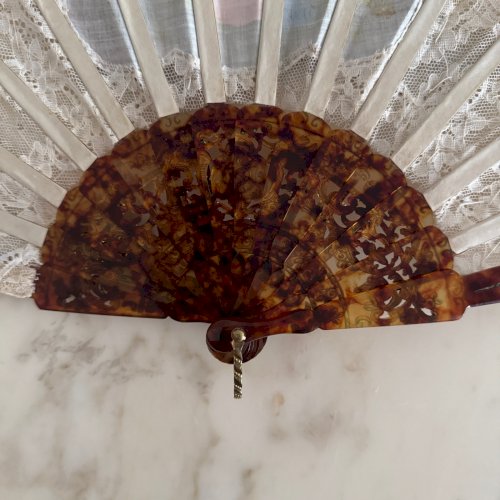 Éventail décor romantique peint dentelle M3782