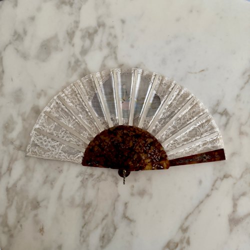 Éventail décor romantique peint dentelle M3782