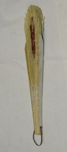 -EVENTAIL PAPIER et BOIS TAILLERIE DE ROYAT BIARRITZ TAILLE DES AGATES vers 1910