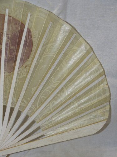 -EVENTAIL PAPIER et BOIS TAILLERIE DE ROYAT BIARRITZ TAILLE DES AGATES vers 1910