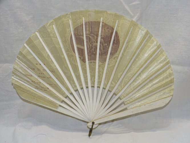 -EVENTAIL PAPIER et BOIS TAILLERIE DE ROYAT BIARRITZ TAILLE DES AGATES vers 1910