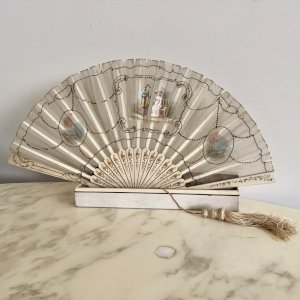 Éventail XIXe décor romantique peint à la main M3781