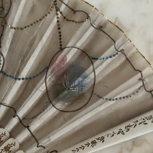 Éventail XIXe décor romantique peint à la main M3781