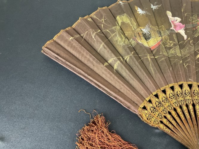 EVENTAILS ANCIENS NAPOLÉON III  décor chérubins mandoline papillon