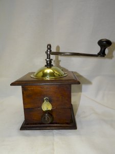 - EXCEPTIONNEL MOULIN A CAFE PEUGEOT & Cie BOIS CALOTTE LAITON PONT de ROIDE  D