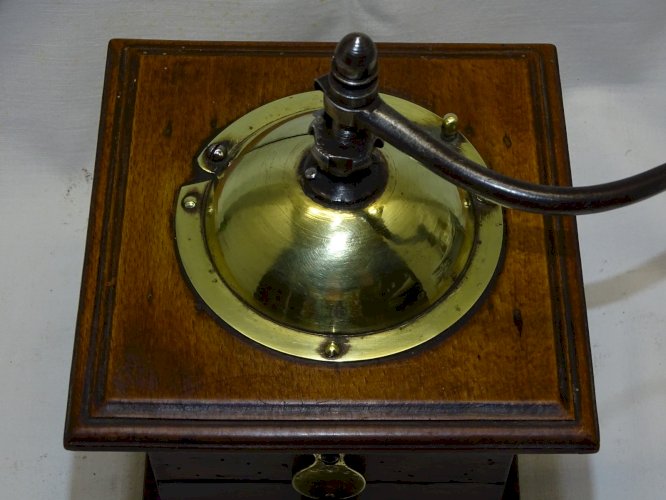 - EXCEPTIONNEL MOULIN A CAFE PEUGEOT & Cie BOIS CALOTTE LAITON PONT de ROIDE  D