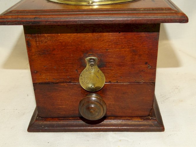 - EXCEPTIONNEL MOULIN A CAFE PEUGEOT & Cie BOIS CALOTTE LAITON PONT de ROIDE  D