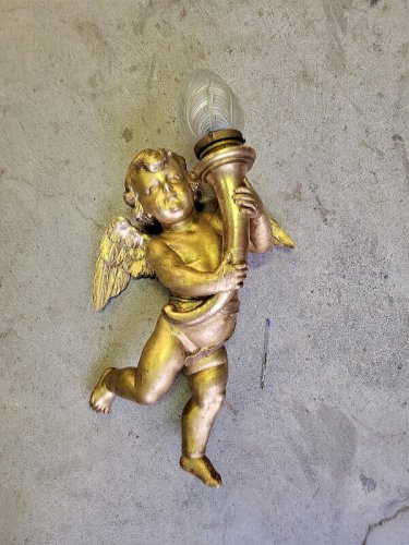 EXCEPTIONNELLE APPLIQUE EN BOIS DORE ANGELOT DE 75 CM