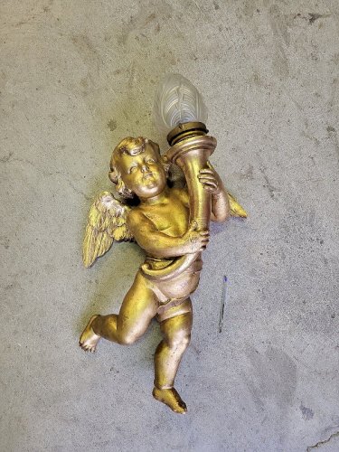 EXCEPTIONNELLE APPLIQUE EN BOIS DORE ANGELOT DE 75 CM